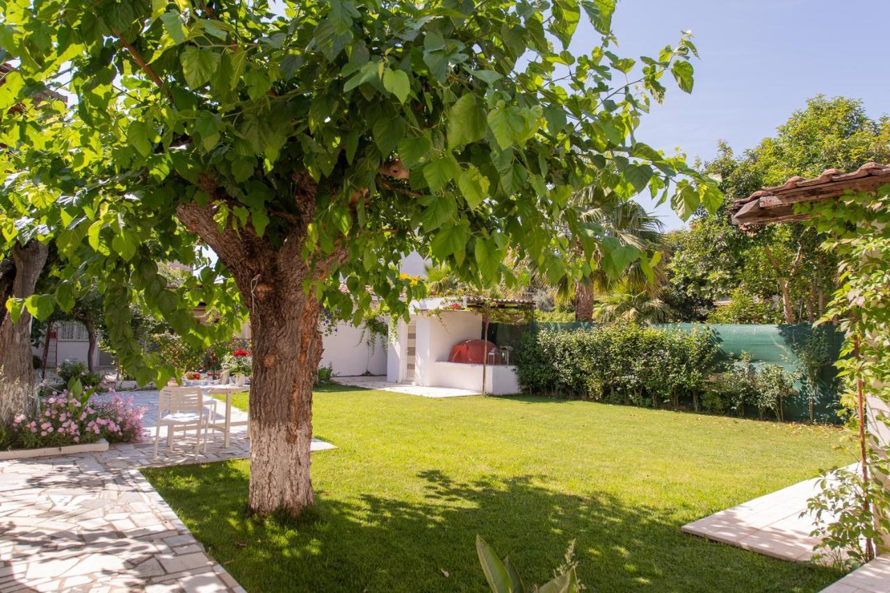 Moukas Seaside Apartments Romantico Selianítika Exterior foto