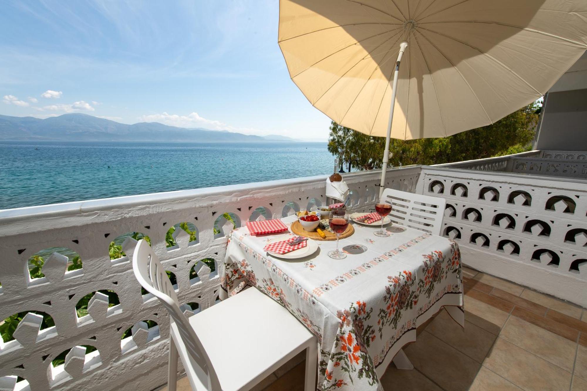 Moukas Seaside Apartments Romantico Selianítika Exterior foto